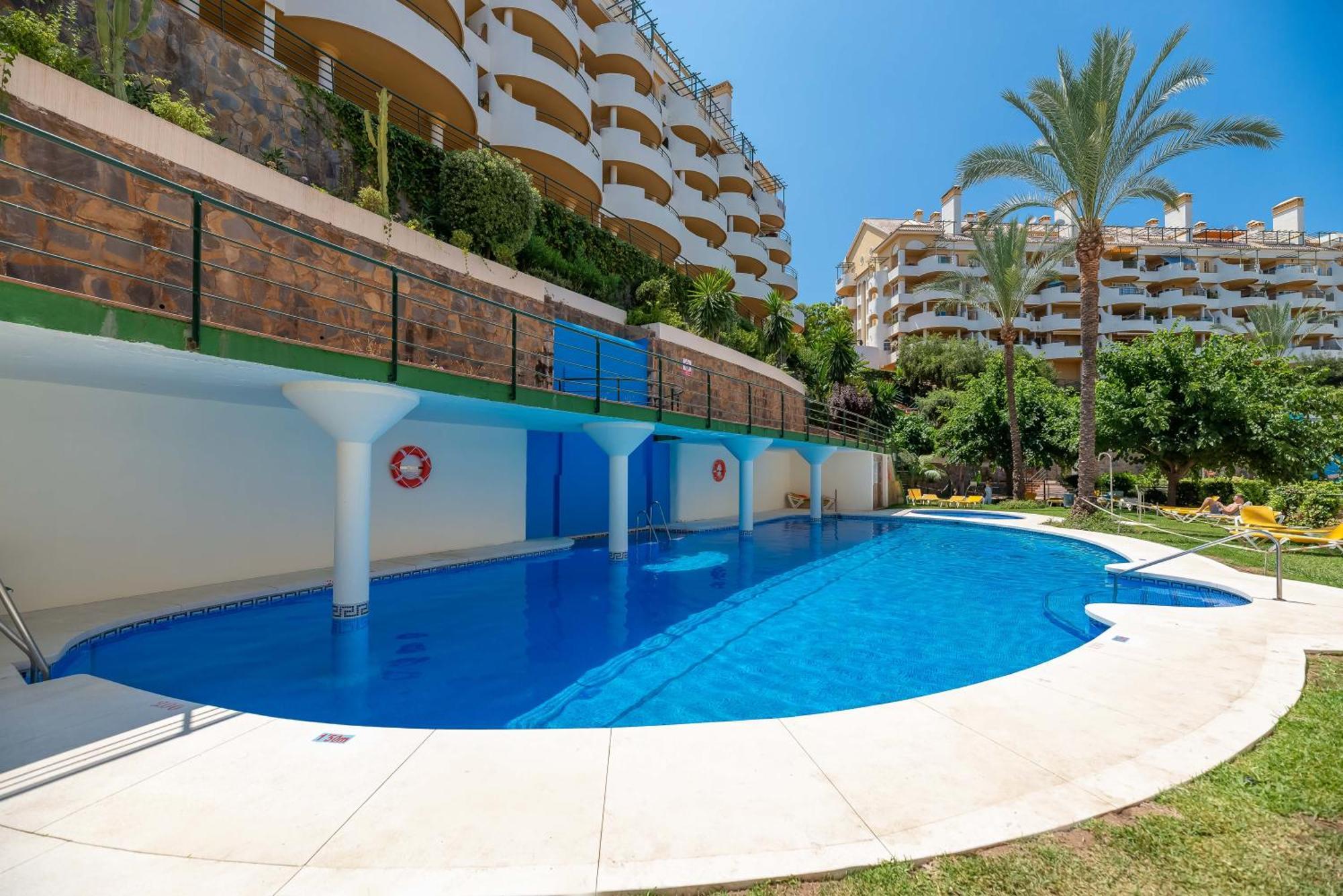 Apartament Elegant 2 Bdrm Penthouse With Bbq And Pools Marbella Zewnętrze zdjęcie