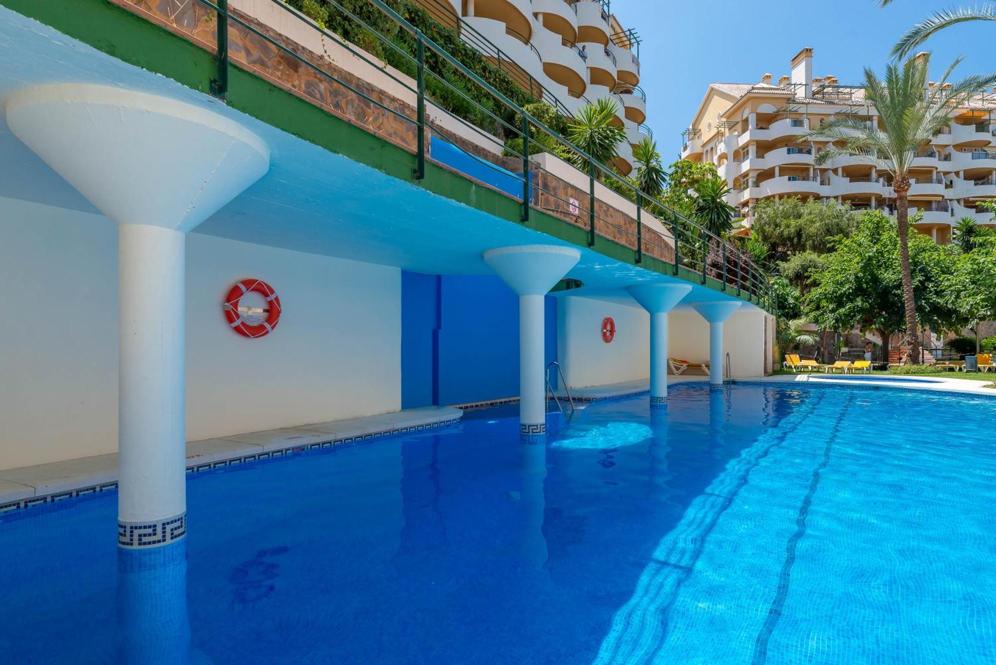 Apartament Elegant 2 Bdrm Penthouse With Bbq And Pools Marbella Zewnętrze zdjęcie