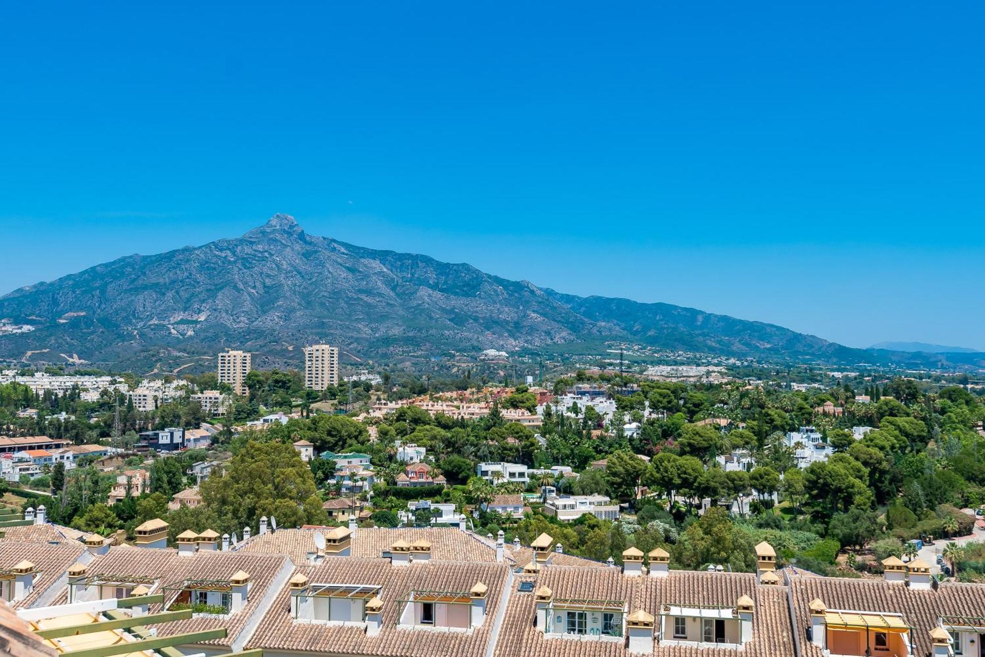 Apartament Elegant 2 Bdrm Penthouse With Bbq And Pools Marbella Zewnętrze zdjęcie